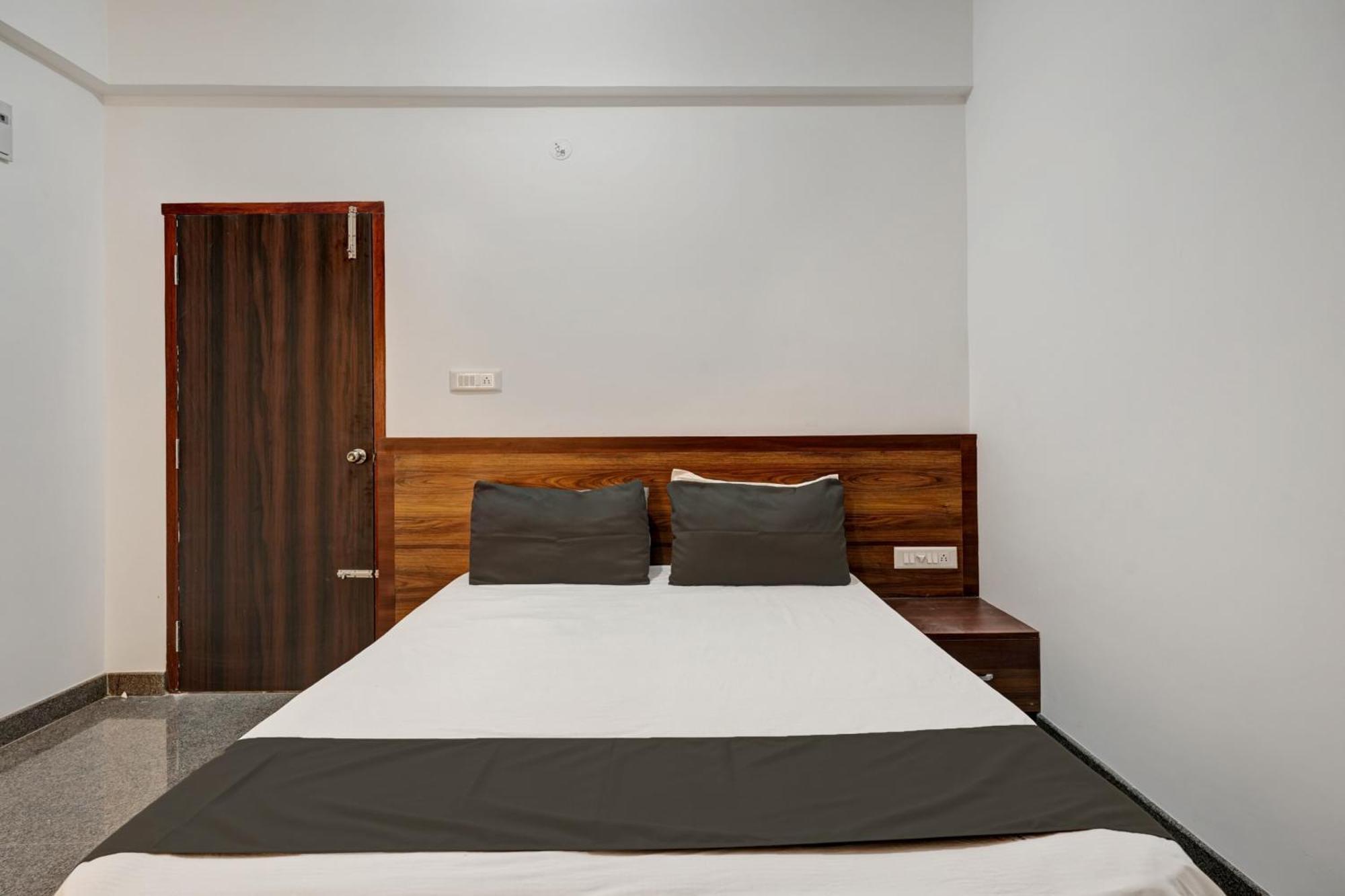 Oyo Hotel Bungalow Inn Lodging & Boarding Bangalore Esterno foto